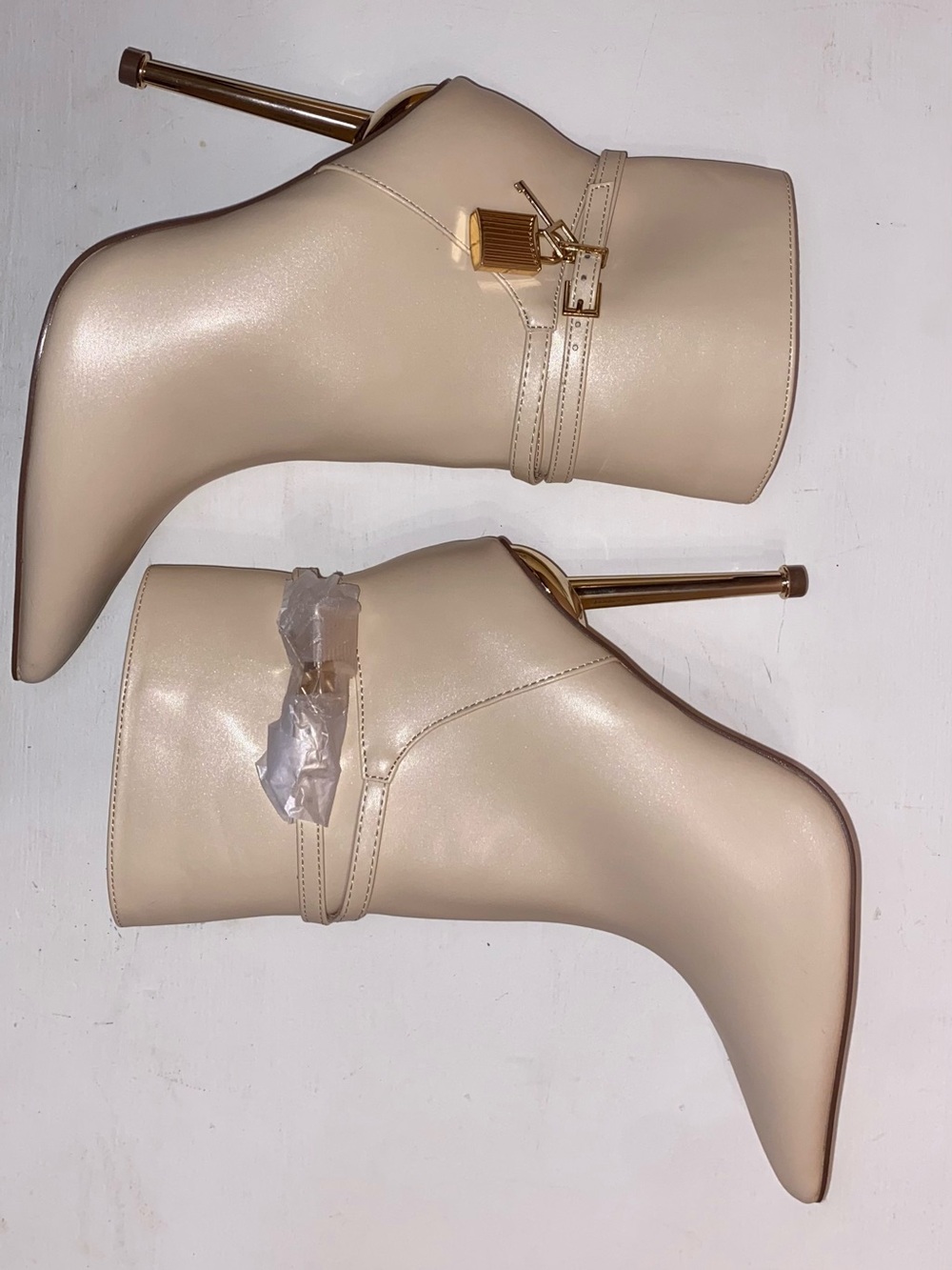 FASHION NOVA NWOT “TOMMY” Gold Heel Stiletto Booties Cream Gold Size 8-1/2M